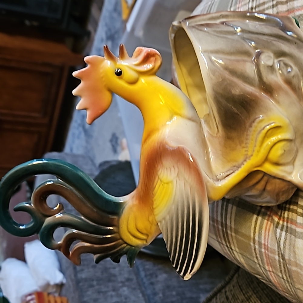 Maddux of California Rooster planter